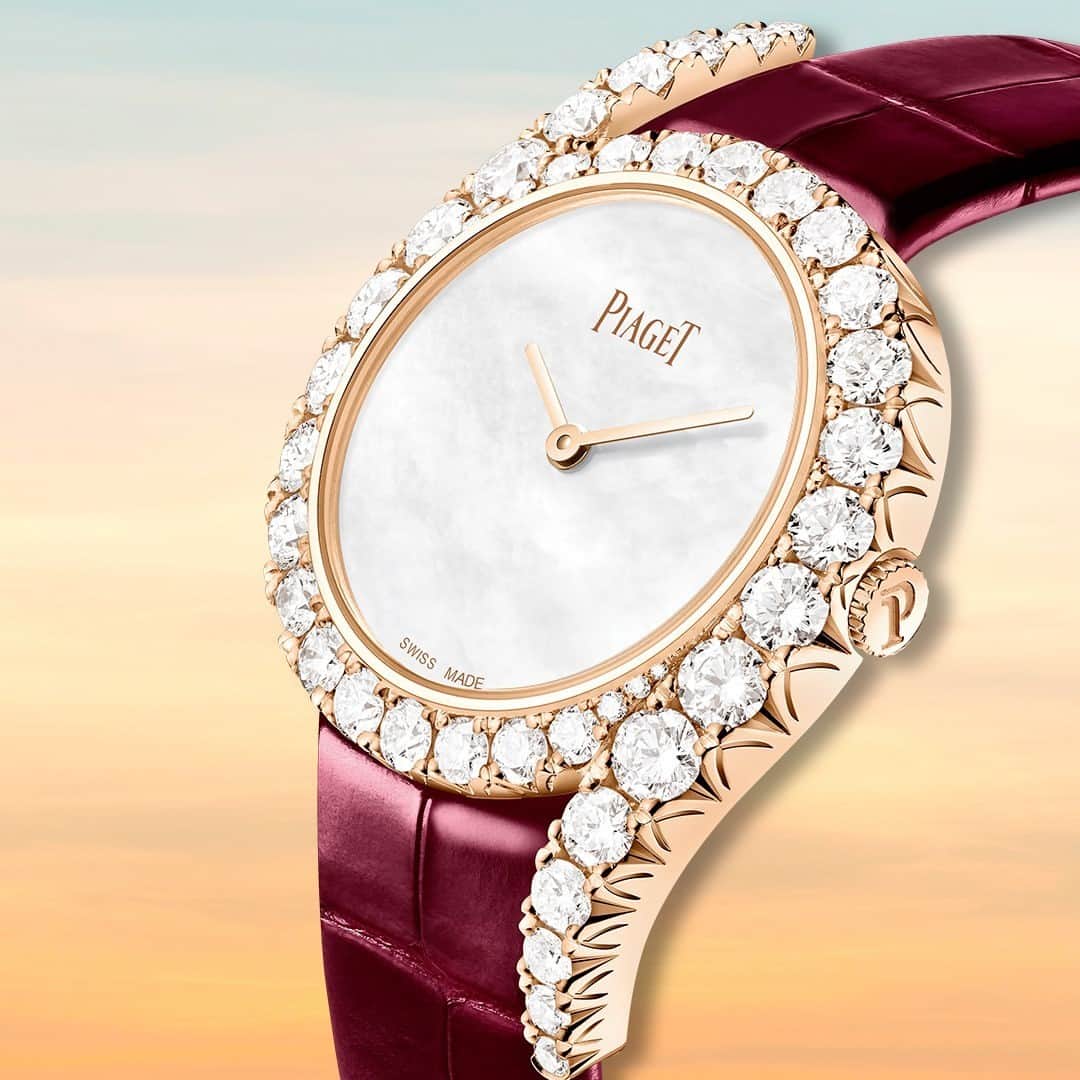のインスタグラム：「Graduated diamonds 𝑳𝒊𝒈𝒉𝒕 𝑼𝒑 this #PiagetLimelightGala watch like she lights up 𝒀𝒐𝒖𝒓 𝑾𝒐𝒓𝒍𝒅. A perfect symbol to show her that her love is timeless.  - #Piaget #PiagetInLove #RoseGoldWatch #DiamondWatch #ExtraordinaryLove」