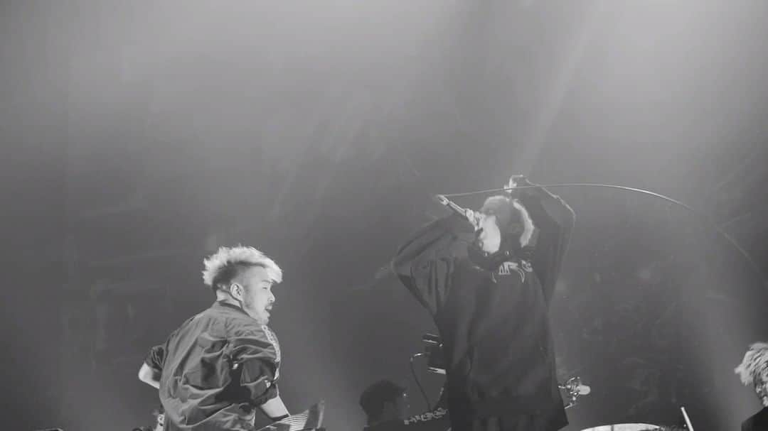 Crossfaithのインスタグラム：「It’s been an exact year since our last festival show. Missing those moments big time... hope we’ll see you guys this year🤞  📹: @kotarounogami」