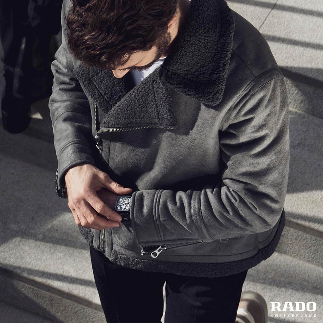 のインスタグラム：「The time is now to be bold and make your next move. #RadoTrueSquare #Feelit」