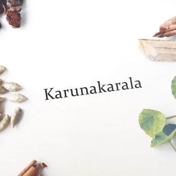 リジョブ さんのインスタグラム写真 - (リジョブ Instagram)「『Karunakarala』のファンの作り方と集客術！ #1・#2 @karunakarala_japan  『Karunakarala』は2015年にオープンしたスパ＆ヘアサロン。「自分らしく幸せに生きる」をコンセプトに掲げ本場のアーユルヴェーダメニューにより、お悩みを抱える多くの方から厚い支持を集めています。そんな『Karunakarala』がファンをつかんでいる背景には、自分の実体験を生かしたサロン作りや、現地の雰囲気をもとにした空間がありました。  今回は代表の唐澤由記さんにインタビュー。前編では、強いコンセプトを持ったサロンを作る方法について。後編では、メニューの作り方や集客方法に迫ります✨ ※記事は @morerejob のプロフィール欄のリンク先からチェックできます。  #セラピスト #美容師アシスタント #スタイリスト #美容師スタイリスト #美容学生 #美容学校生 #就職 #転職 #求人サイト #リジョブ #morerejob #美容院 #サロン内装 #こだわり #経営 #集客 #売上 #コンセプト #こだわり #環境 #接客 #メニュー #商品 #karunakarala #唐澤由記」2月2日 19時00分 - morerejob