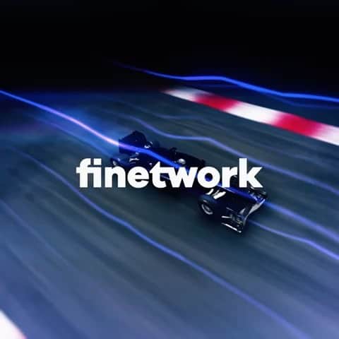 フェルナンド・アロンソのインスタグラム：「🏁 Ya formo parte del equipo @finetwork , el operador de fibra y móvil que está adelantando a toda la competencia unas tarifas increíbles.   Es un placer unirme a una compañía 100% española que apoya al deporte de nuestro país.   Estoy seguro de que vamos a hacer grandes cosas juntos 💪🏼✊🏼👌🏼. #finetwork #f1」