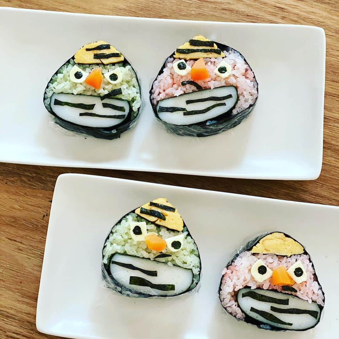 長澤奈央さんのインスタグラム写真 - (長澤奈央Instagram)「節分ですね。 YouTubeみて鬼の飾り巻き寿司を作ってみたけど これはなんだ？？ と子供達に言われたよ💦 難しいね。また飾り巻き寿司リベンジしてみようと思います。 恵方巻きは子供達が巻き巻きしてくれました。  #節分 #飾り巻き寿司 #恵方巻き #自分で作ったご飯は美味しいね」2月2日 19時08分 - nagasawana_official