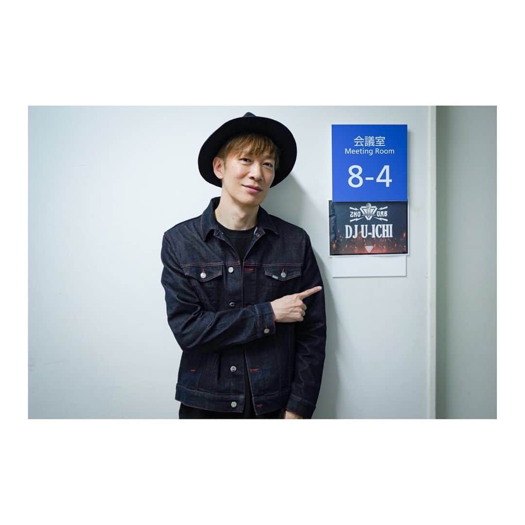 DJ U-ICHIのインスタグラム：「#0202 ニコニコ。  #節分 #124年ぶり #南南東 #福はうち  この前の #ヒプマイ2ndバトルライブ の時の写真だよ。  #ヒプノシスマイク #ヒプマイ #liveDJ #styling  #balr #balancestyle  U-Cαʂƚιɳɠ Lιʋҽ  ＊遊びに来てみてください。 InstaやTwitterプロフィールのリンクからTwitcasting にて飛べるかと思います。  @djuichi0223  https://twitcasting.tv/djuichi0223/  #2月2日 #djuichi #ucas  _________________________________ #dj #djlife #djstyle  #tokyo #streetphotography #sonya7iii  #portraitvision #portraitfestival  #portraitpage #portraitmood  #moodyportraits #ourportraitsdays  #lifeportraits  _________________________________ 撮影カメラ @sonyalpha #ツイキャス」