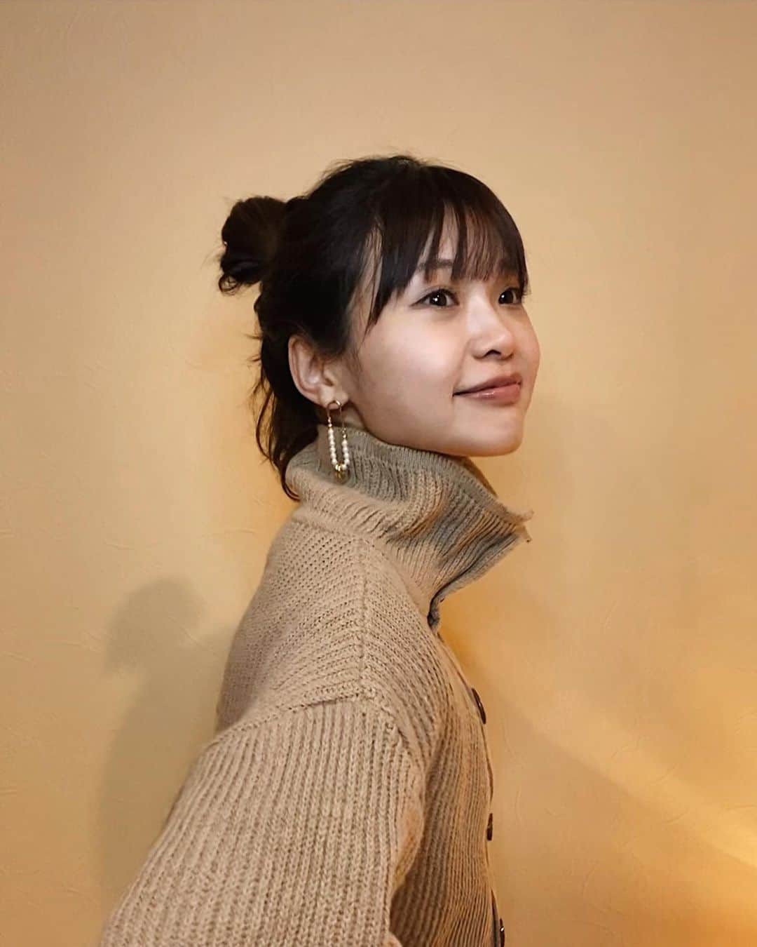 三橋栄香のインスタグラム：「🤍🤍🤍 全部閉めても可愛いボリュームニット🧶🧶今日は恵方巻きをたべるぞ〜〜〜」