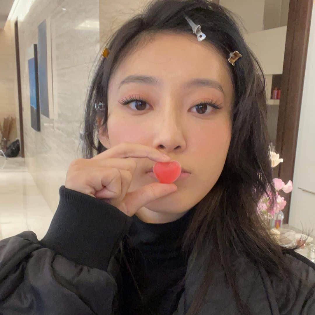 Soyu（Marie）さんのインスタグラム写真 - (Soyu（Marie）Instagram)「비싼 립스틱🥲 @voguekorea」2月2日 19時18分 - merrymarie_