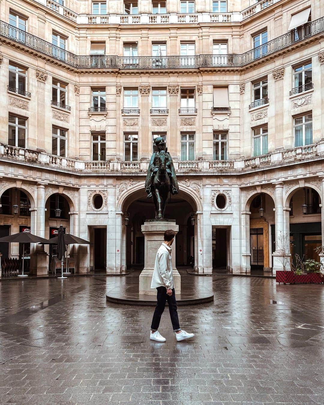 NICOLAS SIMOESのインスタグラム：「Hidden parisian places ✨」