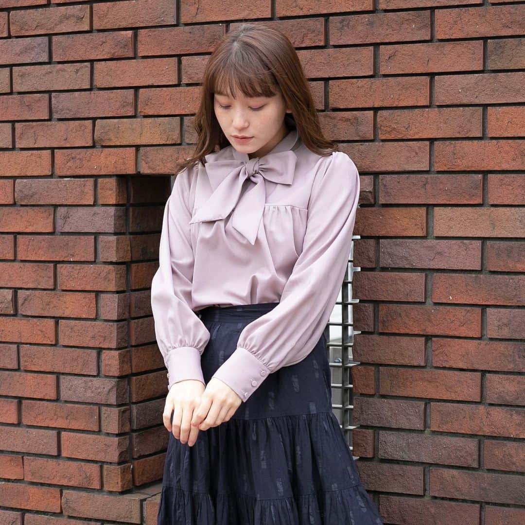 LEBECCA boutique Vintageのインスタグラム：「. ﻿ ﻿ 　﻿ 誌面を彩るリボンブラウス﻿ ( @LEBECCA_boutique original )﻿ ﻿  model﻿ @ogmcmgm  photo﻿ @l_jpn  ﻿ ﻿ #LEBECCAboutique﻿ #誌面を彩るリボンブラウス」