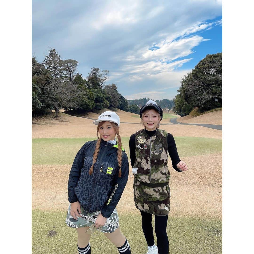 村本れいのインスタグラム：「﻿ ﻿ ﻿ ﻿ ポカポカ暖かくて幸せだったな〜⛳️﻿ ﻿(スコアは初心に戻った😀) ﻿ ﻿ ﻿ 今日は靴以外　#韓国ゴルフウェア﻿ ﻿ ﻿ ﻿ ﻿ ﻿ #KORIAPEARLYGATES #韓国パーリーゲイツ﻿ #韓流カラー　#ピンクヘア　#ケアブリーチ﻿ #ゴルフバカ女子　#ゴルフコーデ﻿ #ショートヘア　#ショートボブ　#ボブヘアー﻿ #ハイトーンショート　#ブリーチカラー﻿ #小顔ヘア #整形ヘア　#ママコーデ　#ママスタイル﻿ #ママモデル　#表参道　#渋谷　#男の子ママ　#令和ベビー　#ゴルフ女子　#女性経営者　#撮影モデル　#インナーカラー　#ハイトーン　#ブリーチヘア　#整形メイク」