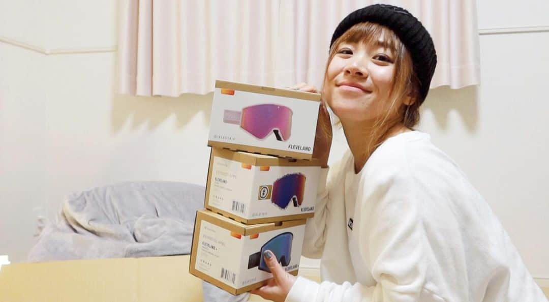 hoshinofumikaのインスタグラム：「New video link in my bio🎬💜 私が愛用、オススメゴーグルはこれだよー🥽🔥 晴天でもナイターでも吹雪でもこれ一つで大丈夫！ なゴーグルも紹介してます💘 DMくださってた皆さん 参考にしてください♪ 動画は @fumika_hoshino のプロフィールリンクから✔️👀❤️ 可愛いはつくれる！ カッコいいはつくれる！ 道具に頼ろう✌️🥰笑 全国にお揃いが増えて嬉しい冬です♪😆 . .  Thanks  @charlie_trading @electric_snow 💘 . . .  #snowboarding #snowboard #snow #winter #japan #ootd #スノーボード #スノボ #スノボー #スノボ女子 #スノボ好きな人と繋がりたい #冬 #スキー場 #スキー #ゴーグル #electric #エレクトリックゴーグル　#オススメゴーグル #🥽 #🏂」