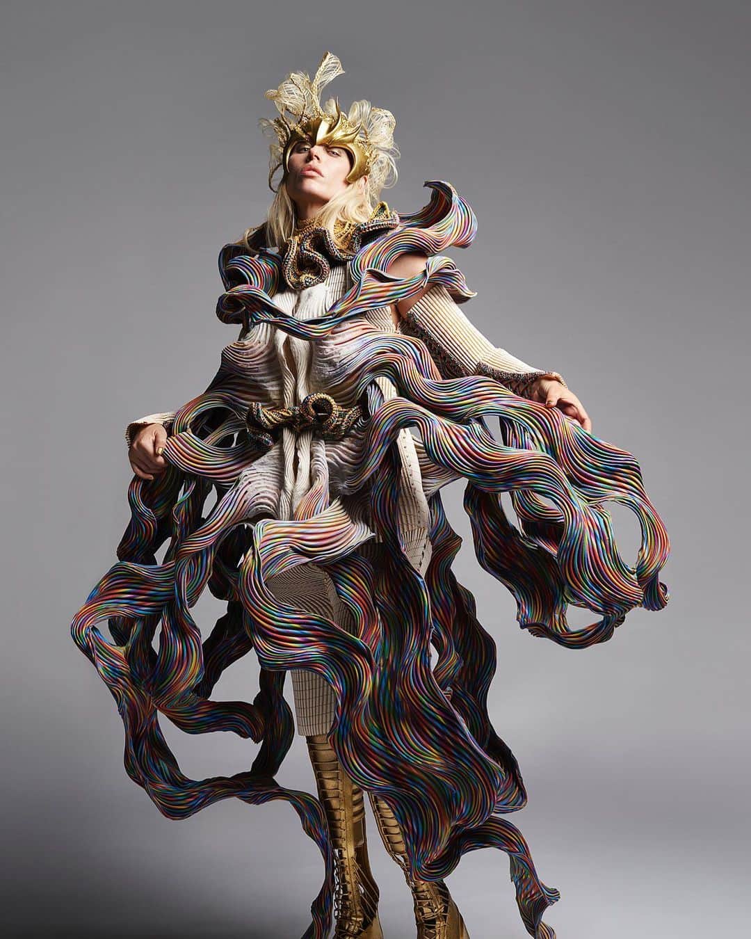 資生堂 のインスタグラム：「. YUIMA NAKAZATO COUTURE SPRING/SUMMER 2021 @yuimanakazato   Hair&Makeup direction and Head-piece creation/production by @hirofumikera (計良 宏文)  Muse: @theimpossiblemuse  Photography: @yasunari_kikuma  Hair&Makeup: @juneakemi   @parisfashionweek  @sabfa_official  #couture  #yuimanakazato #pfw  #paris  #parisfashionweek #fashion  #ファッション  #ビューティー #パリコレ #オートクチュール #shiseidohma」