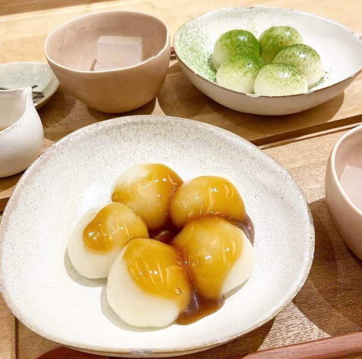 のインスタグラム：「［#cafemiru_東京］［#cafemiru_浅草］﻿ ——————————————————————﻿ 日本の四季を感じ取れる甘味🌿「みつや」﻿ ﻿ 手作りであたたかい白玉とみつの組み合わせ..🤤✨浅草散歩の合間にホッと一息つける場所です🧸🎈﻿ ﻿ ☑︎みつ白玉🍡（みたらし/白みつ抹茶）﻿ ※販売状況は事前にお店へご確認ください。﻿ ﻿ 📍みつや﻿ ⚪︎住所 / 東京都台東区浅草1-32-13 松むらビル1F﻿ ⚪︎営業時間 / 【月〜日】12:00〜17:00(LO.16:30)﻿ ※現在は営業時間が異なる場合がございますので、事前にご確認ください。﻿ ⚪︎定休日 / 不定休（Instagramをご確認ください）﻿ ⚪︎アクセス / 浅草駅より徒歩2分﻿ ﻿ 【#cafemiru_Tokyo】【#cafemiru_Asakusa】﻿ 📍Mitsuya﻿ ◎Open Hours / 【MON-SUN】12:00〜17:00(LO.16:30)﻿ ◎closest station / 「Asakusa」﻿ ﻿ ☕️ @kanmi_mitsuya﻿ 📷 @saaa_1030﻿ ———————————————————﻿ Cafemiruでは「#インスタ探検隊」or「#cafemiru」をタグ付けしているカフェ写真から、運営スタッフが厳選してご紹介しています👀🔍」