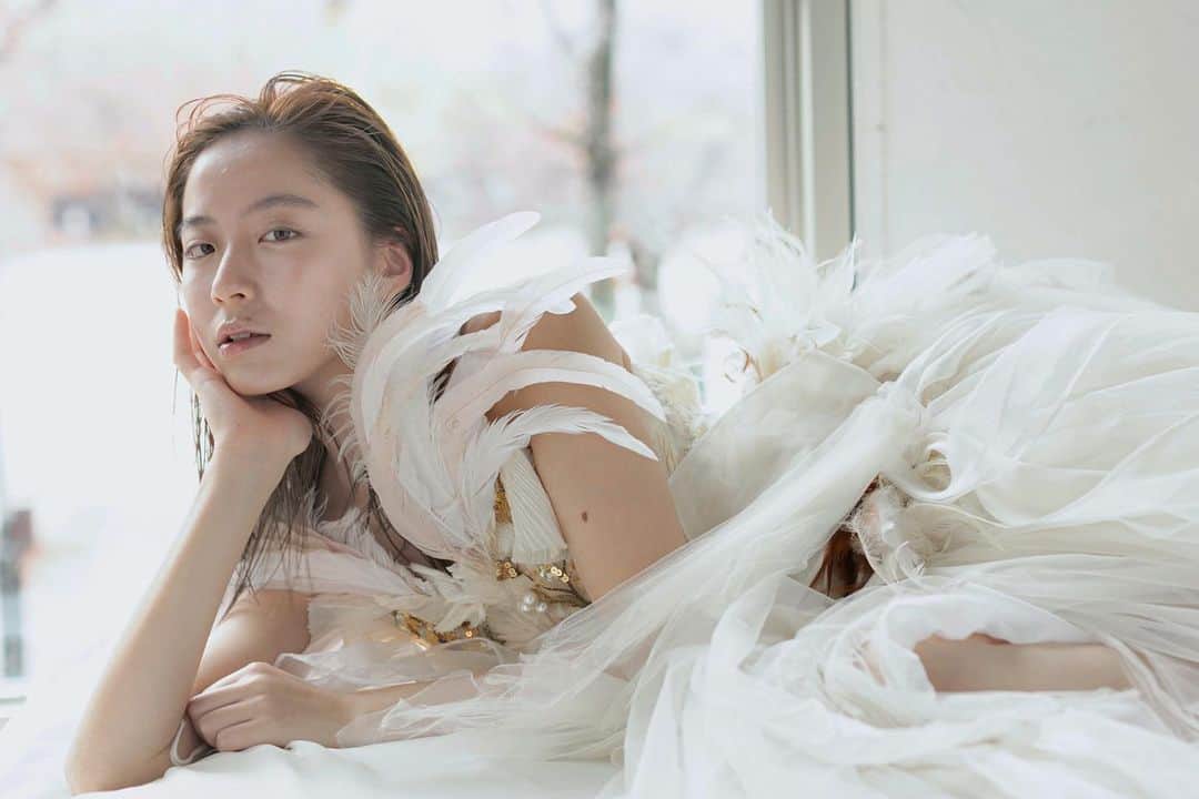 ARAKI SHIROのインスタグラム：「Spring would be coming soon or later... . . . ph @ume_enity  md @hiyori1802  hm @yanase.alicia.miki  costume/me . . . . #ARAKISHIRO#dress#costumedesign#portrait#fashionphotography#editorial#FUKUOKA#衣装#コスチュームデザイン#アラキシロウ」