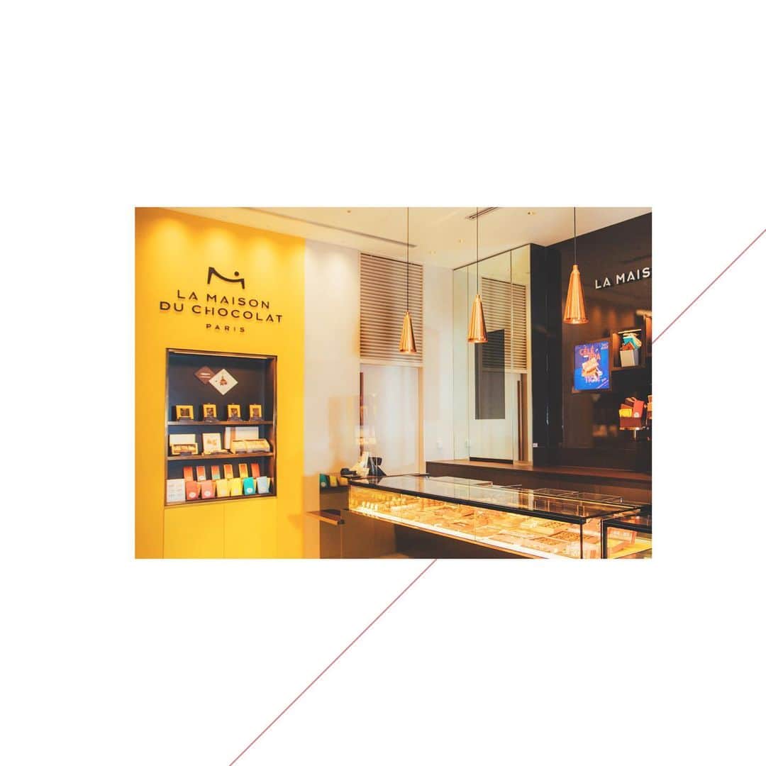 NEWoMan_officialさんのインスタグラム写真 - (NEWoMan_officialInstagram)「［#2HEARTS］ ・ -The story of special day- 2 HEARTS わたしから、あなたへ ／ ぼくから、きみへ ・ スペシャルストーリーのシーンに合わせてセレクト！ニュウマン新宿のショップで揃う、スタイリスト#濱本愛弓 さんによる特別なスタイリングをご紹介！  SALON adam et ropé 3F #COAT　¥34,000 #ONEPIECE　¥20,000（2月下旬発売） #PULLOVER〈#SmileCottonforSALON〉¥6,500 #PANTS　¥9,000 #LOAFERS〈#HARUTAforSALON〉¥14,500 （2月上旬発売）  all +tax  その他スタイリスト私物  [ stylist's comment ] コートとパンツを同系色にしてセットアップ風にし、春らしさを意識したニュートラルカラーコーディネート。フェミニンになりすぎないようにパールとチェーンネックレスを重ねづけすることで、エッジも加えたスタイリングに。  ・ 大切なひとを思い浮かべて贈り物をしたくなるような。ふたつの視点で織り成すスペシャルストーリーをニュウマン新宿からお届けします。バレンタイン期間限定スイーツ、人気パティスリーの催事案内、スタイリスト#濱本愛弓 さんによるスタイリング紹介など、バレンタイン&ホワイトデーをまるごと楽しめるコンテンツが満載です。プロフィール欄URLからぜひご覧ください。 ・ ✨ Gift for You SCRATCH ! キャンペーン ✨ ニュウマン新宿で期間中、1会計 ¥5,000(税込)以上お買い上げで1枚チャレンジ！「あたり」が出たら、そのまま ¥500 クーポンとしてお使いいただけます。ご利用にあたっての詳細は券面をご確認ください。 ・ #NEWoMan #NEWoMan_shinjuku #ニュウマン #ニュウマン新宿 #2021SS #21SS #SALONadametrope #サロンアダムエロペ #春コーデ #SPRING #fashion #ギフト #valentinesday #わたしからあなたへ #その瞬間に物語を」2月2日 19時47分 - newoman_shinjuku