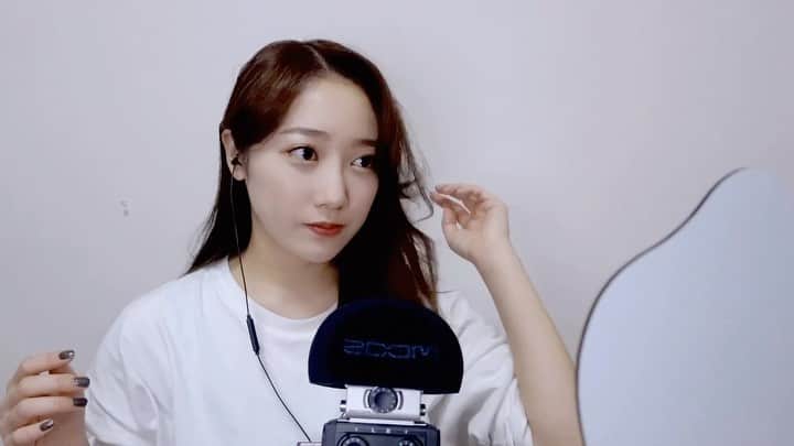 のインスタグラム：「納得行くまで前髪ひたすらいじる癖はずっとなおらないねぇ😂 YouTubeみてねん- ̗̀ ♡ ̖́-」