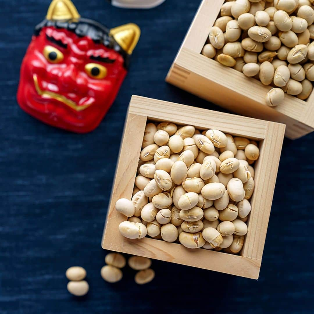 All Nippon Airwaysさんのインスタグラム写真 - (All Nippon AirwaysInstagram)「Oni (Demon) 👹 and fuku mame (roasted soybeans)—two timeless #Setsubun traditions.」2月2日 20時00分 - allnipponairways