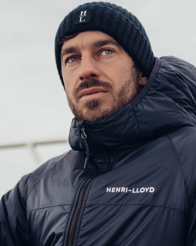 のインスタグラム：「Super-lightweight, super breathable and easy to stow, the Mav HL Liner Hood jacket has been engineered from an incredibly light and comfortable face fabric that is both water resistant and windproof. For insulation we have specified synthetic Down as the insulator. Unlike natural down it carries on providing warmth even when wet, additionally it dries quickly too #henrilloyd #jacket #warmth #winter」