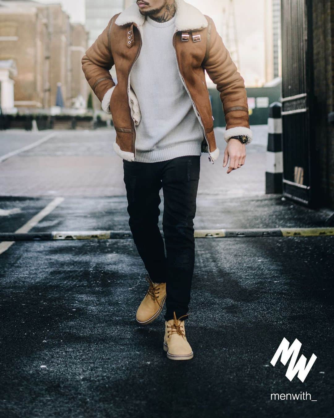 Men Withのインスタグラム：「Great photo of our dear friend @just.conn.ollie 👌🏽 #menwithstreetstyle」