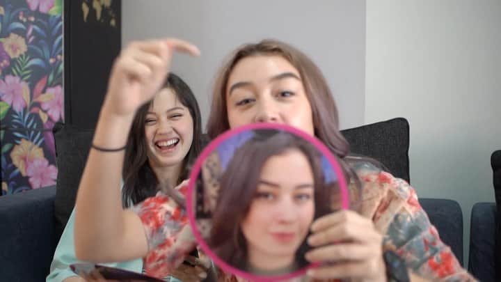 Kimberly Ryderのインスタグラム：「‘Most Likely To’ episode 2 with @natasharyder! Rayden ketawain emaknya muluuu... Link in bio! 🤪 Buat yang butuh Subtitles/Captions tinggal pilih di Settings di Youtube videonya yaa!」