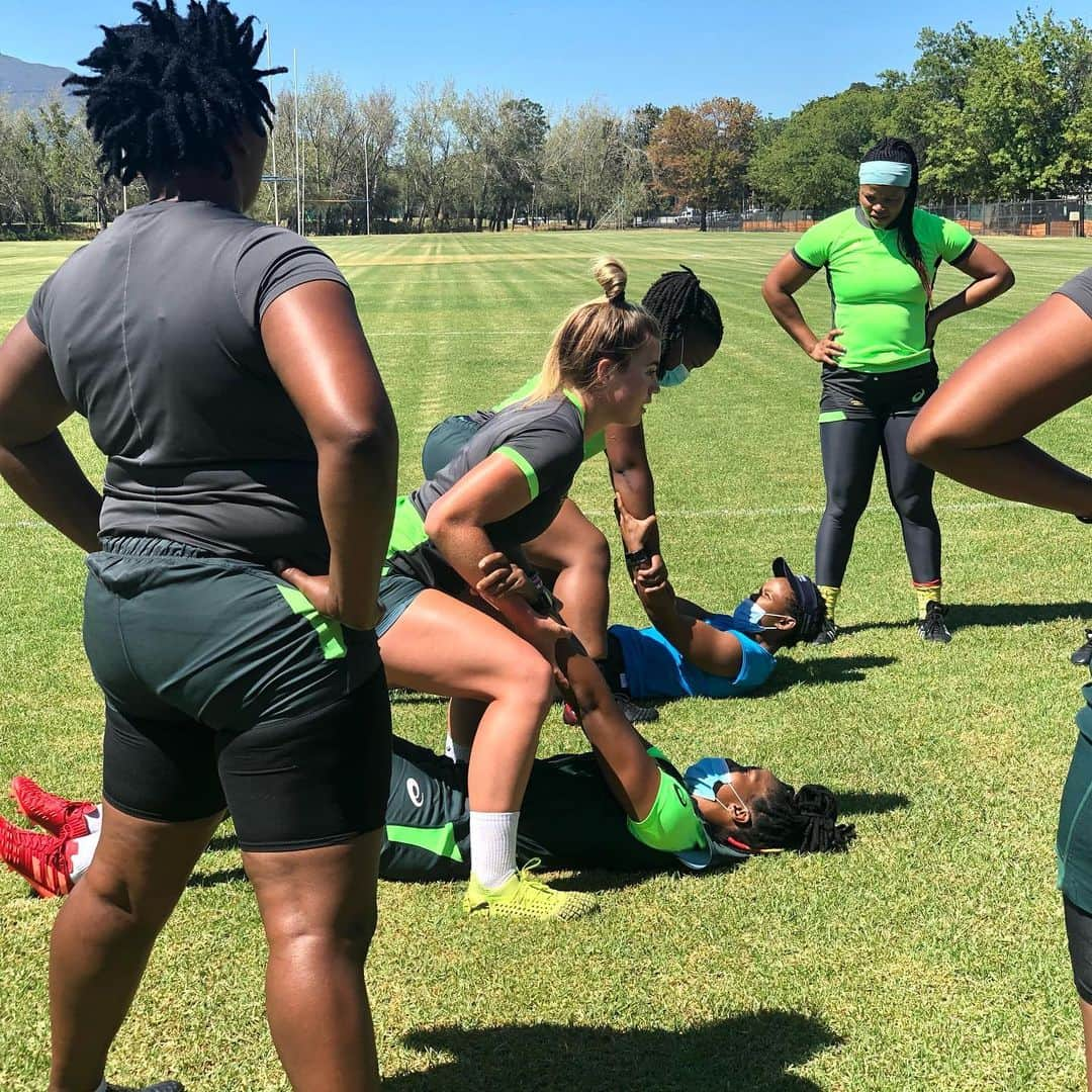 ラグビー南アフリカ代表さんのインスタグラム写真 - (ラグビー南アフリカ代表Instagram)「The Springbok Women wrap up a productive training session in Stellenbosch under the watchful eye of coach Stanley Raubenheimer and Springbok coaches Jacques Nienaber and Daan Human 🏉💪🏼」2月2日 20時25分 - bokrugby