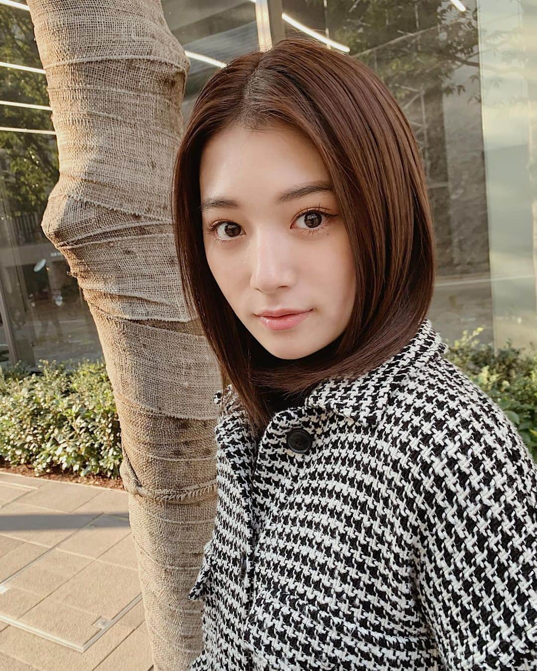 浪花ほのかのインスタグラム：「少し暗めに 新しい髪色になりました♡♡」