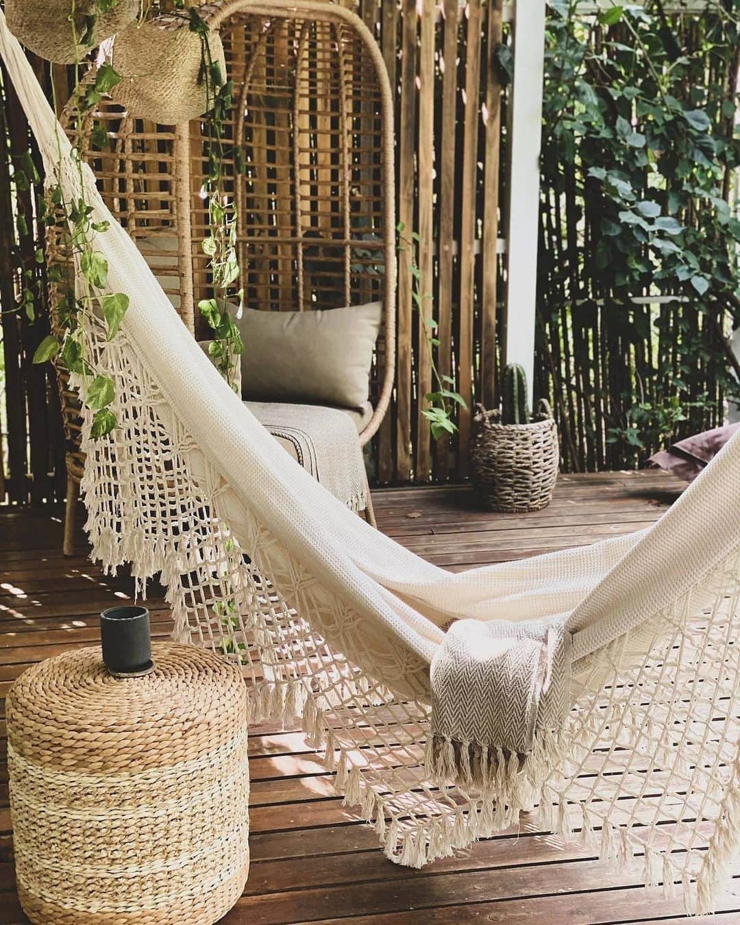 Airbnbのインスタグラム：「When your host is an architect who surfs, you’re pretty much covered. Superhost Lu provides not only impeccable design but also the best shortcuts to the beach. Her guest house is built for basking, whether you do it in the hammock, in your own little private pool, or on the soft blond sands nearby.   Photo: @guesthousetamarindo」