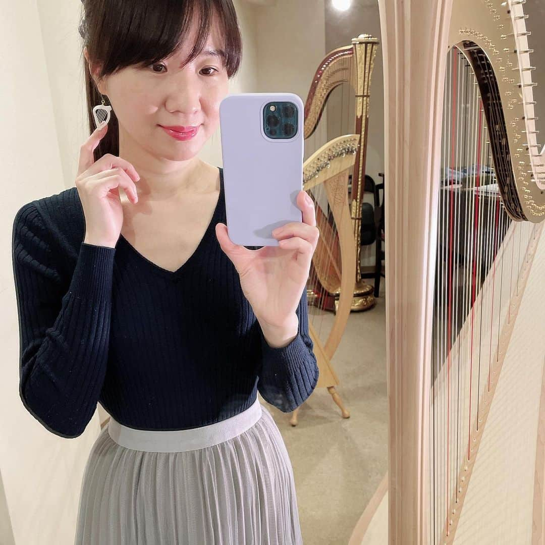 松岡みやびさんのインスタグラム写真 - (松岡みやびInstagram)「ハープのピアス✨✨✨  Harp pierced earring   こちらから買えます💁‍♀️ 軽くてかわいい💕 #minne   小さなハープhttps://minne.com/items/24668184」2月2日 20時22分 - miyabi_matsuoka