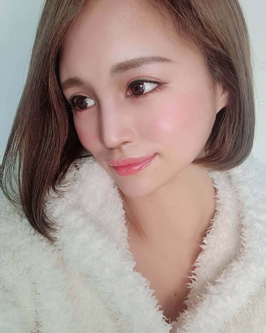 YUKAのインスタグラム：「ショートカットからの ボブヘアー(ˊ•̤ω•̤ˋ)♥  @gien_chii  に、半年くらいお任せしてます。  今年もよろしくね💗 どこまでも着いていきます💓💗  フォローまだな方は 是非フォローお願い致します🥺  10kにしたい！🥺💓」