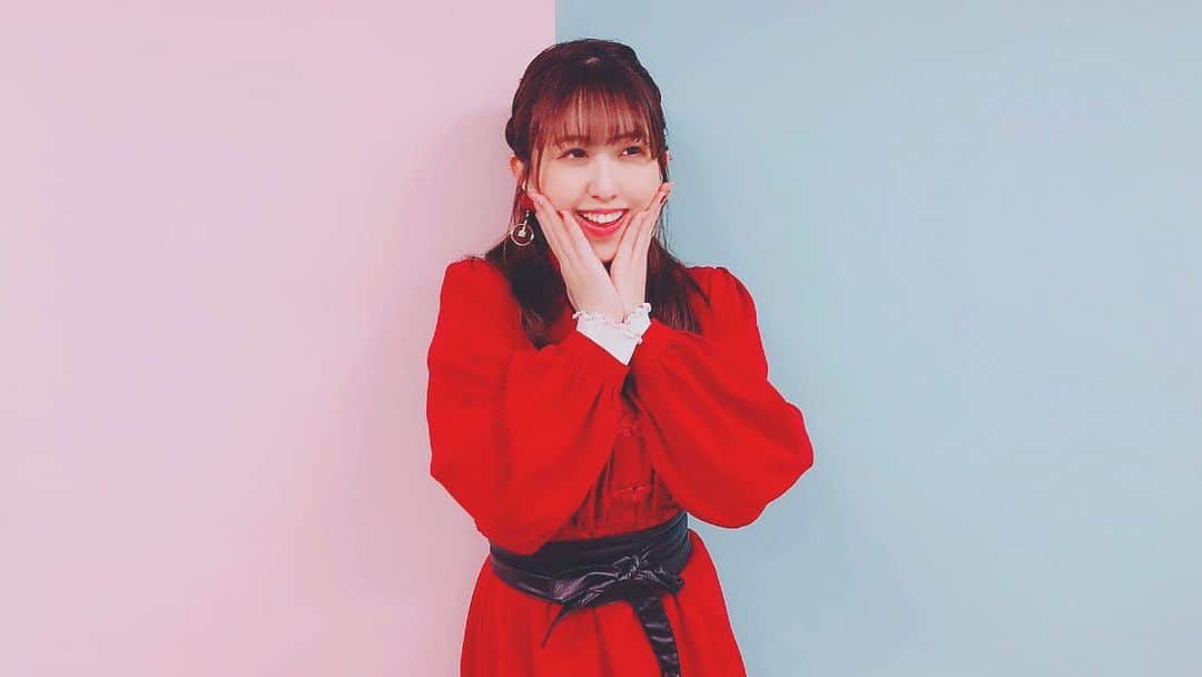 井上麗夢のインスタグラム：「🍁﻿ ﻿ ﻿ 今日はMV撮影のヘアメイクさんとして﻿ 現場にきてるよ〜﻿ ﻿ ﻿ 楽しい〜可愛い〜最強〜✨笑﻿ ﻿ ﻿ ﻿ 最近の自分の仕事の種類多さに﻿ 目が回ってるのだが🤔﻿ どんな私も好きでいてください、、🤔笑﻿ ﻿ ﻿ ﻿ ﻿ __________﻿ ﻿ 【YouTube】﻿ ﻿ 2/14(日)20:00〜START﻿ 毎週、金日更新﻿ ﻿ 女子が吐露する「とろトーク」﻿ ただ、お酒飲んで喋ってる﻿ 私たちが楽しいだけのチャンネルです🥰❤️﻿ ﻿ ﻿ プロフィールトップページからリンク飛べます🙆‍♀️❤️﻿ ﻿ 「とろチャンネル」﻿ で検索するとたくさんでてきちゃうから﻿ 大変かもしれないけど、、笑笑﻿ 見つけてチャンネル登録してもらえたら﻿ とってもうれしいなー！！﻿ ﻿ ﻿ お題のストックは50個以上！﻿ めちゃくちゃに喋り倒して﻿ 飲み倒します！！！！﻿ ﻿ ﻿ __________﻿ ﻿ ﻿ ﻿ Twitter:@Remu_19﻿ ﻿ ﻿ ﻿ #カメラ女子 #カメラ女子部 #ipone #東京写真部 #写真部 #instagood  #olympuspen #写真好きな人と繋がりたい  #写真を撮るのが好きな人と繋がりたい  #カメラ好きな人と繋がりたい #カメラマン募集 #ファインダー越しの私の世界  #フィルター越しの私の世界 #ポートレート #ポートレートモデル #女優 #井上麗夢　#YouTube #ダイエット #写真集 #被写体モデル #被写体 #撮影会モデル #撮影会 #断捨離」