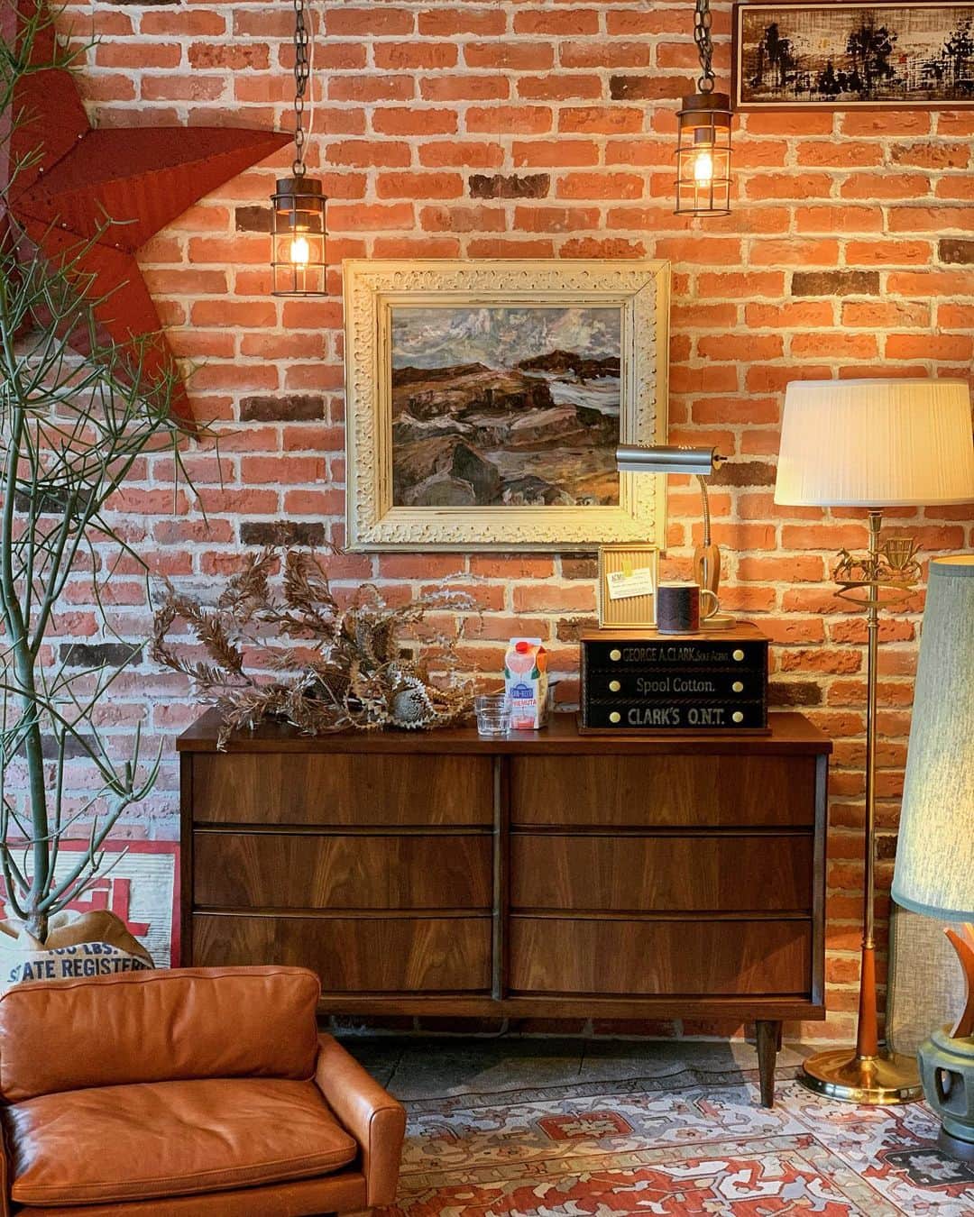 ACME Furnitureのインスタグラム