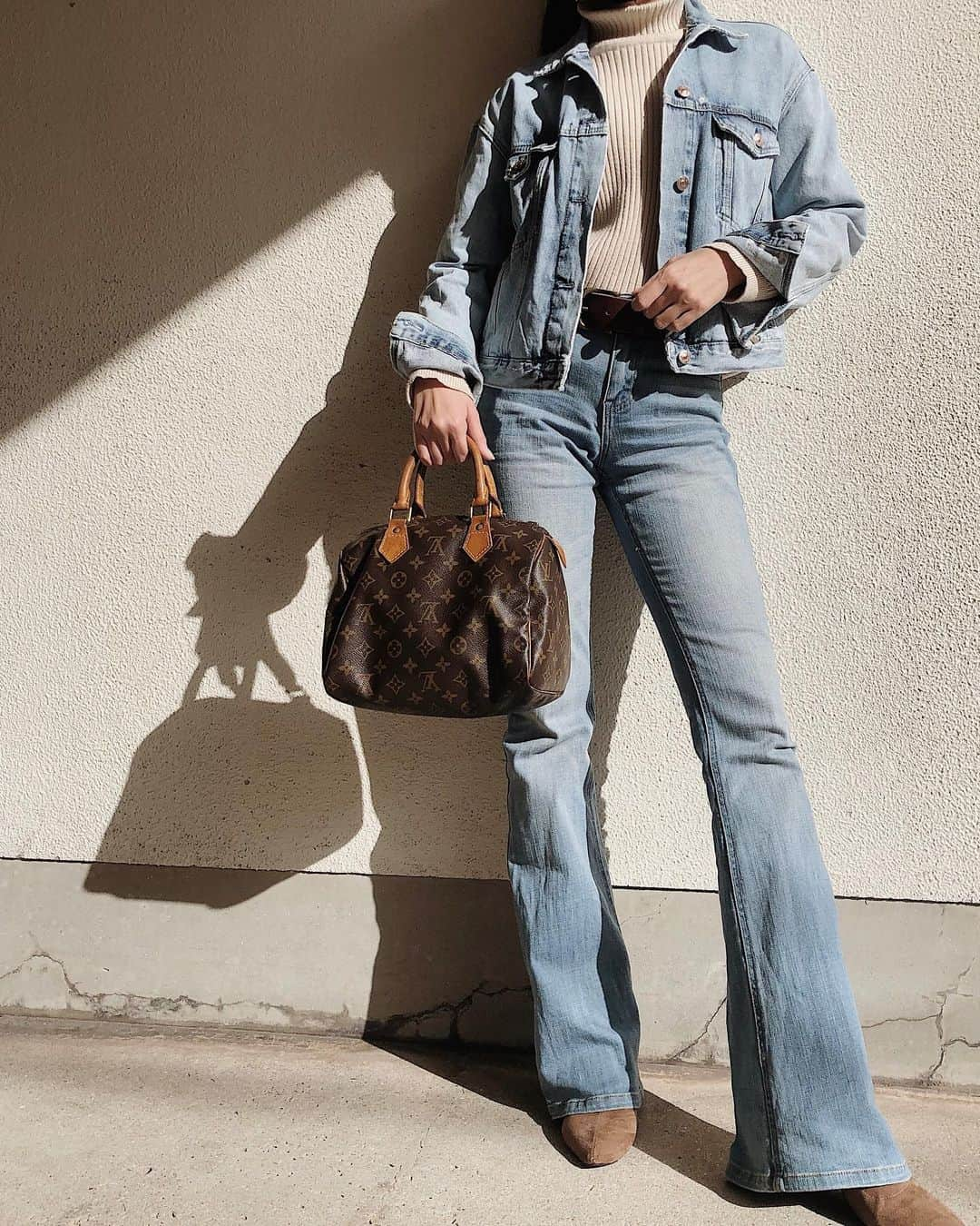 MIKAのインスタグラム：「denimdenim👖🫐🪣📘💙  #ootd #outfitoftheday #ootdshare #fashiongram #denim #denimdenim #speedy25 #bloggerstyle #bloggerstyle」