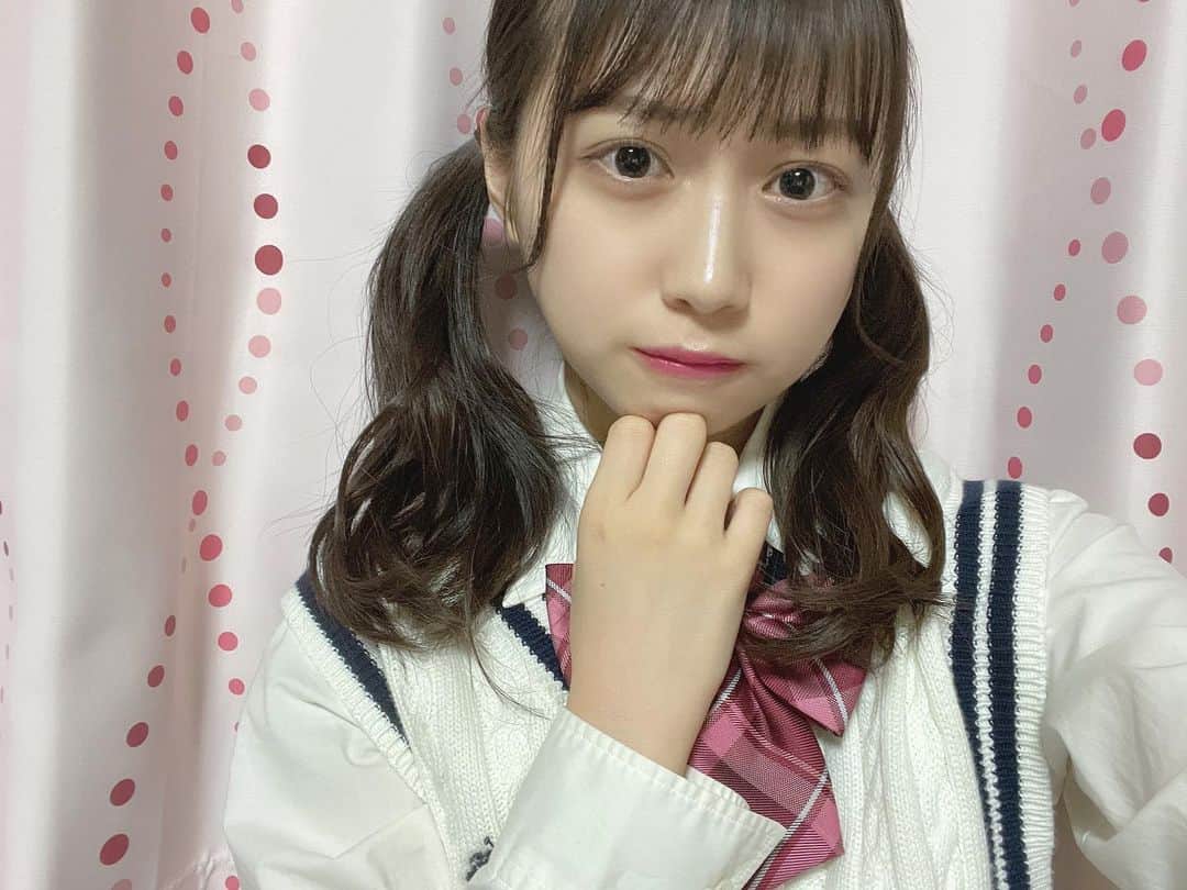 山田杏華のインスタグラム：「﻿ ツインテールの日なので前にツインテールした時の写真を何枚か🎀🤍﻿ ﻿ 制服着てる写真が1番最近の写真だよ〜！﻿ ﻿ #ツインテールの日」