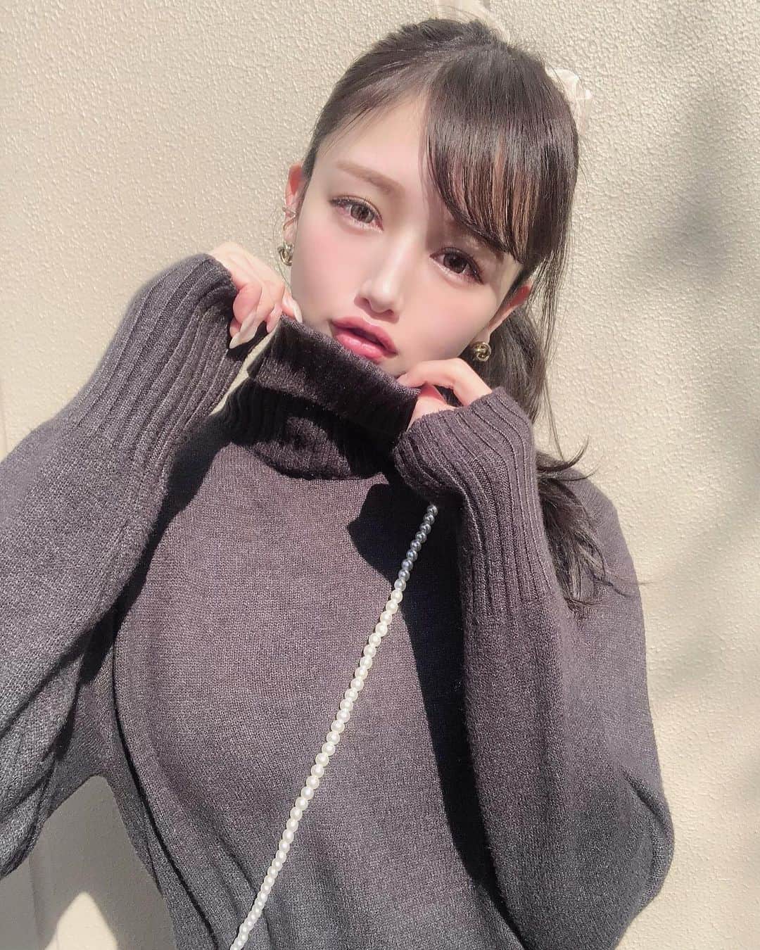 yuu__aaaのインスタグラム：「. . 寒がりだからタートルばっかりです👼🏻 . 前髪がんばってのばすぞ🤟🏻❤︎ . . #タートルネック #ポニテ#ポニーテール #ヘアアレンジ #ootd #tops#コーデ#ワンピース#ONEPIECE#ワンピ」