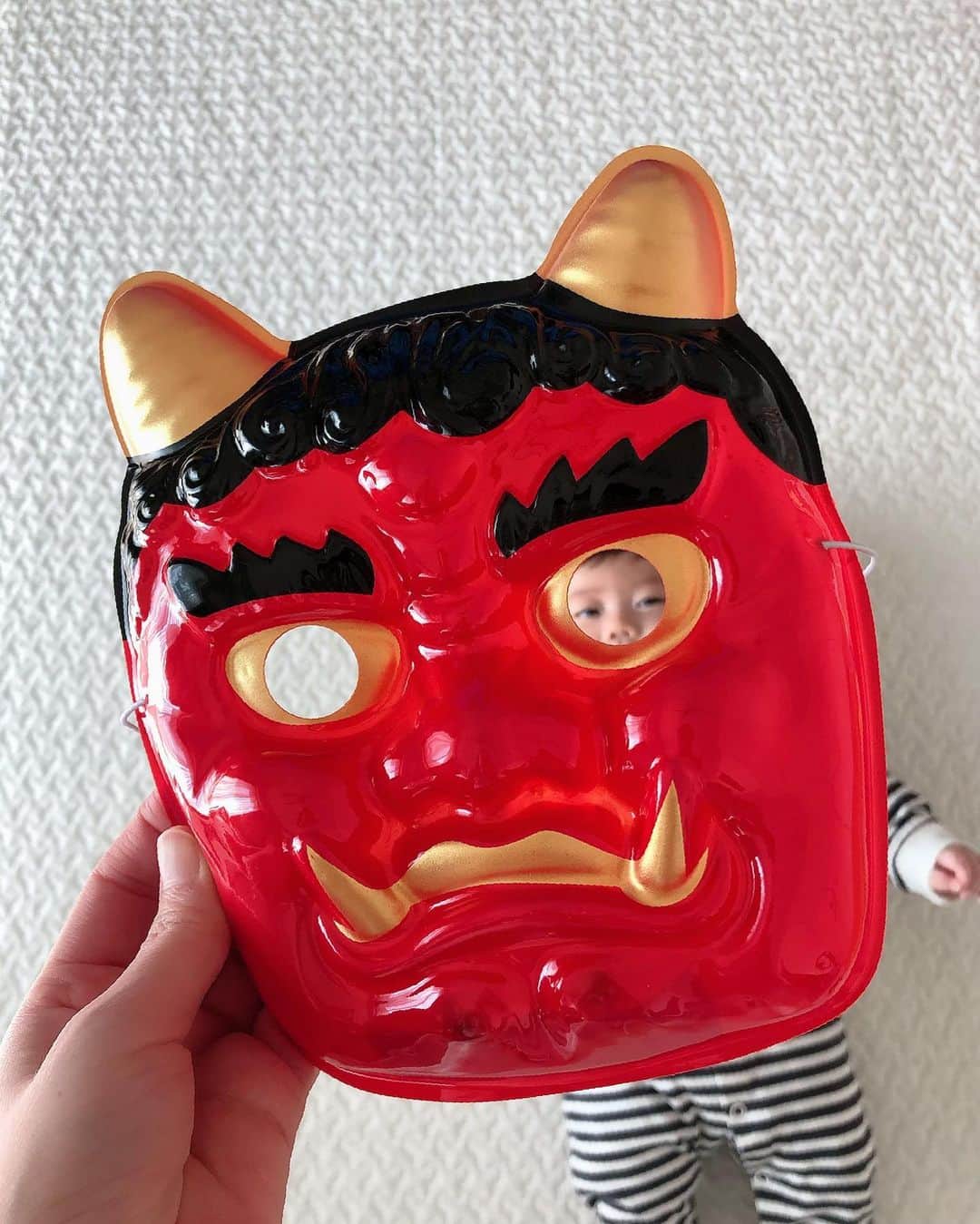 山口実香のインスタグラム：「. 今年の#節分 は2月2日。 しっかり鬼👹退治してくれました👏🏻☺️福は内   #生後3ヶ月 #もうすぐ4ヶ月#顔出しパネルシリーズ」