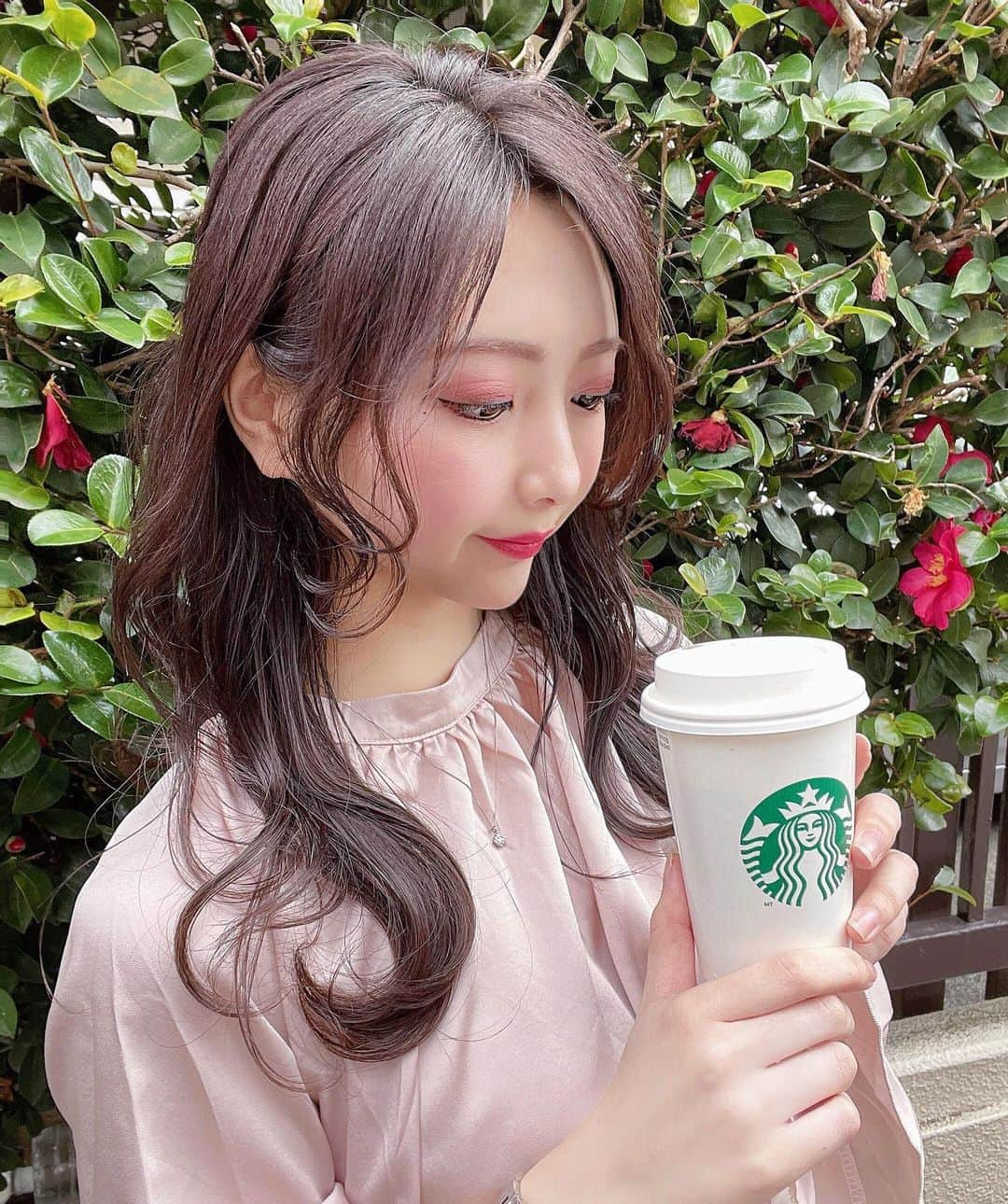 MAMIのインスタグラム：「. 森くんがこの写真載せてくれてたから わたしも載せよ〜😌❤︎ @daiki._.mori  . . 最近外出てなくて全然投稿することないから ちょっと前の写真引っ張り出してきた😂 . . .  #ヨシンモリ #撮影データ#メイク #韓国メイク#韓国#韓国ヘア#ブルベ #まつげパーマ #パリジェンヌラッシュリフト #photo #pic #photography #make #followｍe #lfl #makeup #me #f4f #l4l #サロンモデル#photooftheday #fff #like4like #follow4follow #ootd #instagood」