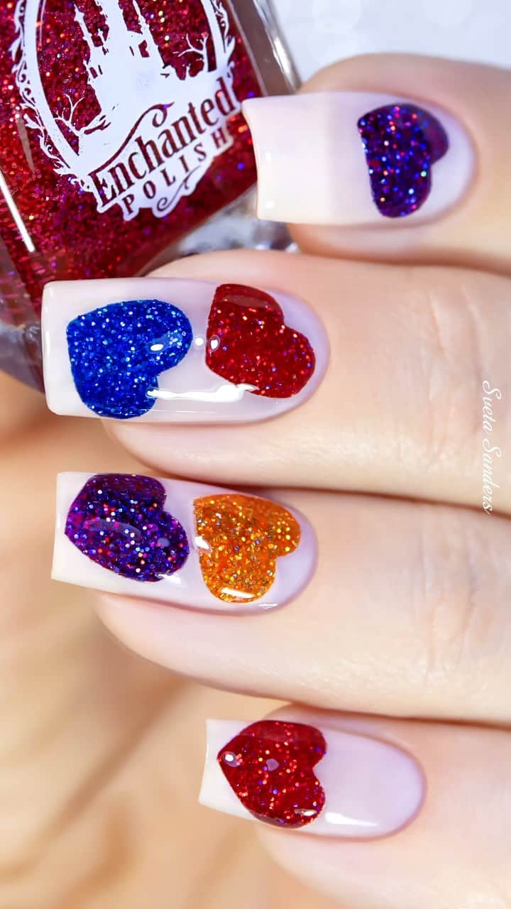 Sveta Sandersのインスタグラム：「Base - #PicturePolish Ballet @picturepolish  Hearts - #EnchantedPolish - Twinkles, Gumdrop, Oodles, Jingles @enchantedpolish  Top coat - Super Glossy Taco @holotaco」