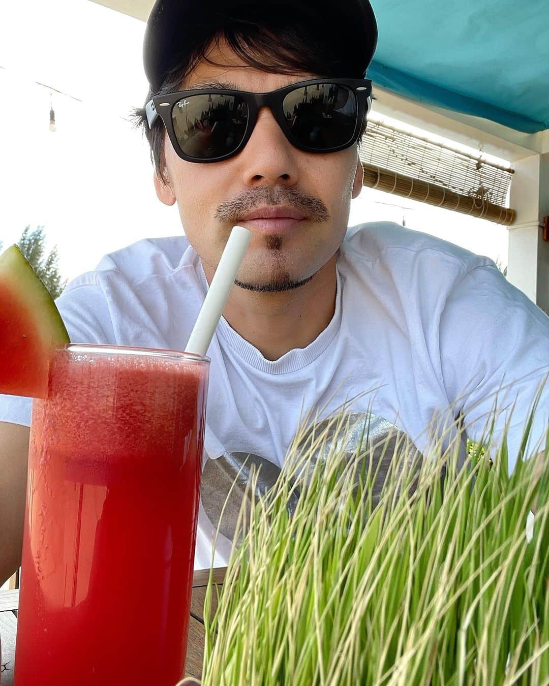 のインスタグラム：「南国行きたいなあ。 サングラスないと目が痛い  日差しが強いね。  #sea #relax  #resort  #tropical  #scenery  #sun  #sunglasses #vietnam  #hochiminhcity  #saigon #soccer #fashion #ベトナム #ホーチミン #リゾート #旅行 #海 #水着」