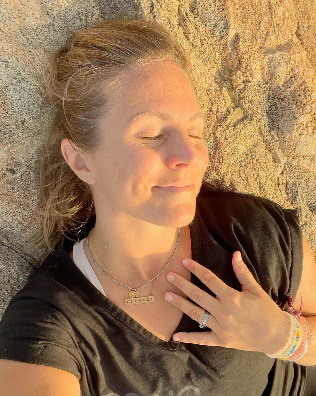 レイチェル・ブレイセンさんのインスタグラム写真 - (レイチェル・ブレイセンInstagram)「Found a boulder with the perfect indentations of my body. It’s like someone in the shape of me laid here a million years ago and like memory foam, the rock gave way. I can melt here.   Sunrise, sunrise. Nature is magic. 🪨  PS running truly sucked today. This moment made up for it. x」2月2日 20時50分 - yoga_girl