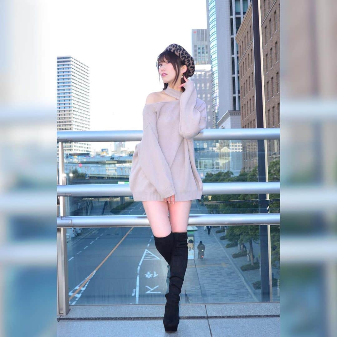 板野優花のインスタグラム：「Photo by @kqrft612 くん ・ やっと30日の写真ですー！🥳💕 みんな既にたくさんアップして下さって 本当にいい作品ばっかりで何から上げようか迷っちゃう😭💕 ・ そして、この日は初めましての たーくんが1部から来てくれました(*´꒳`ﾉﾉﾞ✨ まったり撮影しつつ1枚1枚 しっかり決めて撮ってくれたよ🥰 次のたーくんとの撮影はもう内容決まってるんだけど🤐💓 ・ #aoichance撮影会 #シャドウライツ撮影会  #ポートレート #関西モデル #サロンモデル #イベントMC #撮影会モデル #ポトレモデル #カメラマンさんと繋がりたい #美容師さんと繋がりたい #有名になりたい #イベントmc #関西タレント #ポートレート好きな人と繋がりたい  #美脚 #ショーパン #太もも #絶対領域  #ポートレートしま専科 #スタジオ撮影 #夢を叶える #あざとい #好きな仕事で生きていく  #japanesegirl #kawaii」