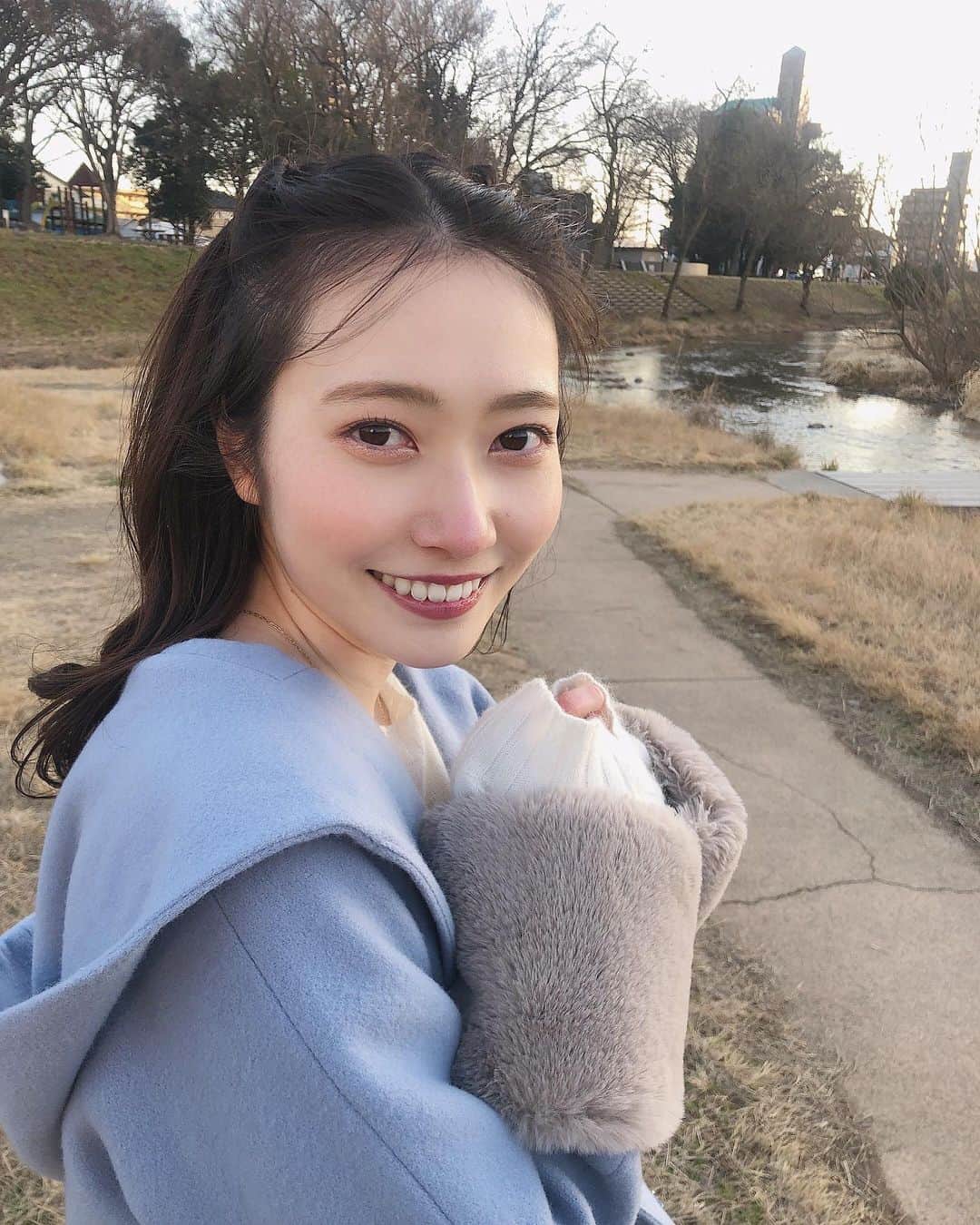 末井櫻子のインスタグラム：「． ． ． 大親友とチャリ飛ばして、 ． 公園でねるねるねるね作って、 ． 川原でしゃぼん玉して ． ． 控えめに言って最高な１日 ✌︎✌︎ ． ． ． そして今日は “ツインテールの日”らしい👧🏻♡ ． ． ． #ツインテールの日  #ハーフツイン」