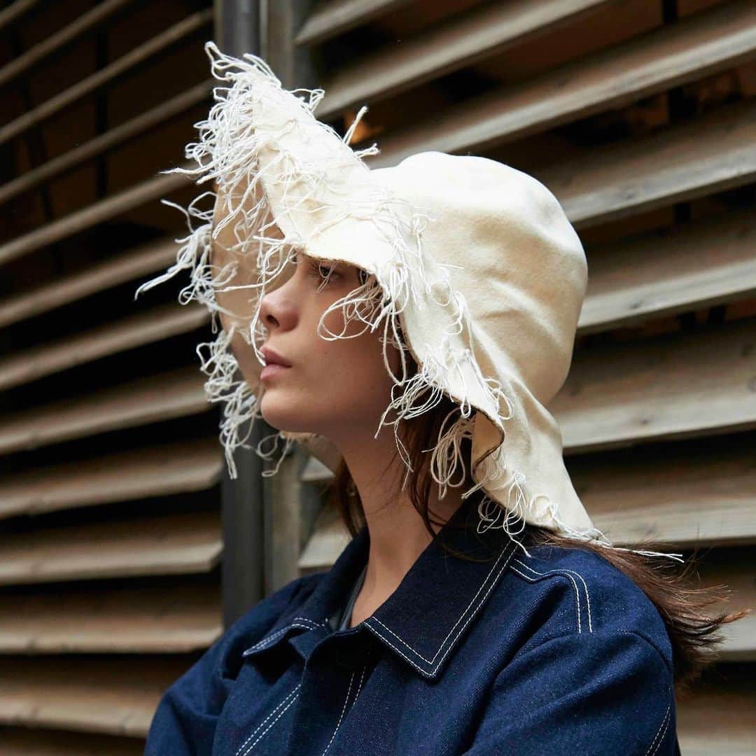 レクレルールのインスタグラム：「HORISAKI #hats Karin and Makoto Horisaki craft beautiful handmade hats for the wandering sartorialist. Ranging from fedoras to boaters to collapsed top hats, everything comes with an enduring handmade feel. The minimal Swedish sensibility meets rugged artisanry.  Our selection of Horisaki hats is available in-store and on leclaireur.com  #Leclaireur #LeclaireurHerold  #horisaki #handmade #luxuryhats」