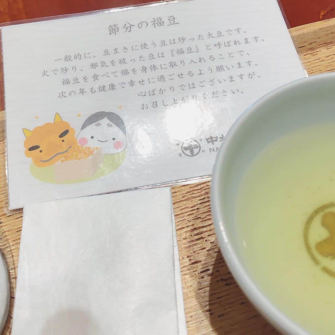 城華阿月さんのインスタグラム写真 - (城華阿月Instagram)「ちょいとおつかいに🚶‍♀️ 出かけたついでに @nakamura_tokichi_official  へ 密でなかったので ちょいと#お茶　を🍵 #茶ごろも　#葛 と抹茶餡と濃茶 苦味と甘さのバランス#😋 #おいしくいただきました  お店の方もとても良い笑顔 ゆっくりさせて頂きました#🙏 #節分　のお豆も頂きました😚 #玄米茶 #濃茶 #村上重本店  今度は#パフェ　食〜〜べょ🥄 @ginzasix_official  #ginza #銀座 #抹茶スイーツ  #抹茶好き #抹茶 #中村藤吉本店」2月2日 20時56分 - azuki__joka