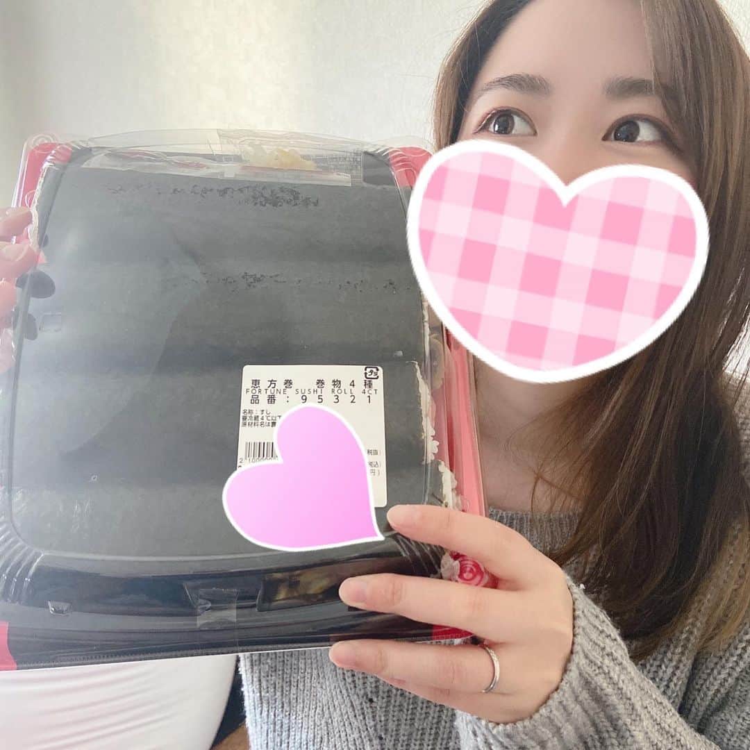 西平風香さんのインスタグラム写真 - (西平風香Instagram)「節分ですね〜。コストコ行ったら、恵方巻き行列ができておりました。 うん。並んでみた。恵方巻きゲット。 大きすぎて、せっかくの恵方巻きを切って食べました( •︠‧̮•︡ )笑 美味しかったー！」2月2日 20時58分 - fuukanishihira