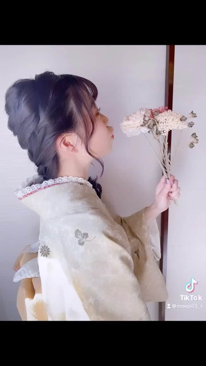 柏元萌華のインスタグラム：「着物きたよ👘💚🇯🇵🍡 #着物#着物レンタル #ひつじヘア #レトロモダン #レトロ着物#日本#和服#和#ヘアアレンジ#着物ヘア#ファッション#彼女感 #フォローミー#japan#japaneseculture #japanesefashion #fashion#tiktok#kimono #hairstyle #japanesegirl #좋아요#팔로우#오오티디#followme#撮影#撮影会#被写体」