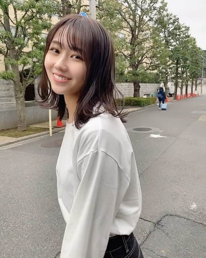 中桐菜々子のインスタグラム：「みんなこういう可愛いのが好きなんでしょ😏💭  #ミスコン #ミディアムヘア #ゆるまき #ダークブラウン #サロンモデル #カットモデル #白t #白tコーデ #モテヘア #モテ」