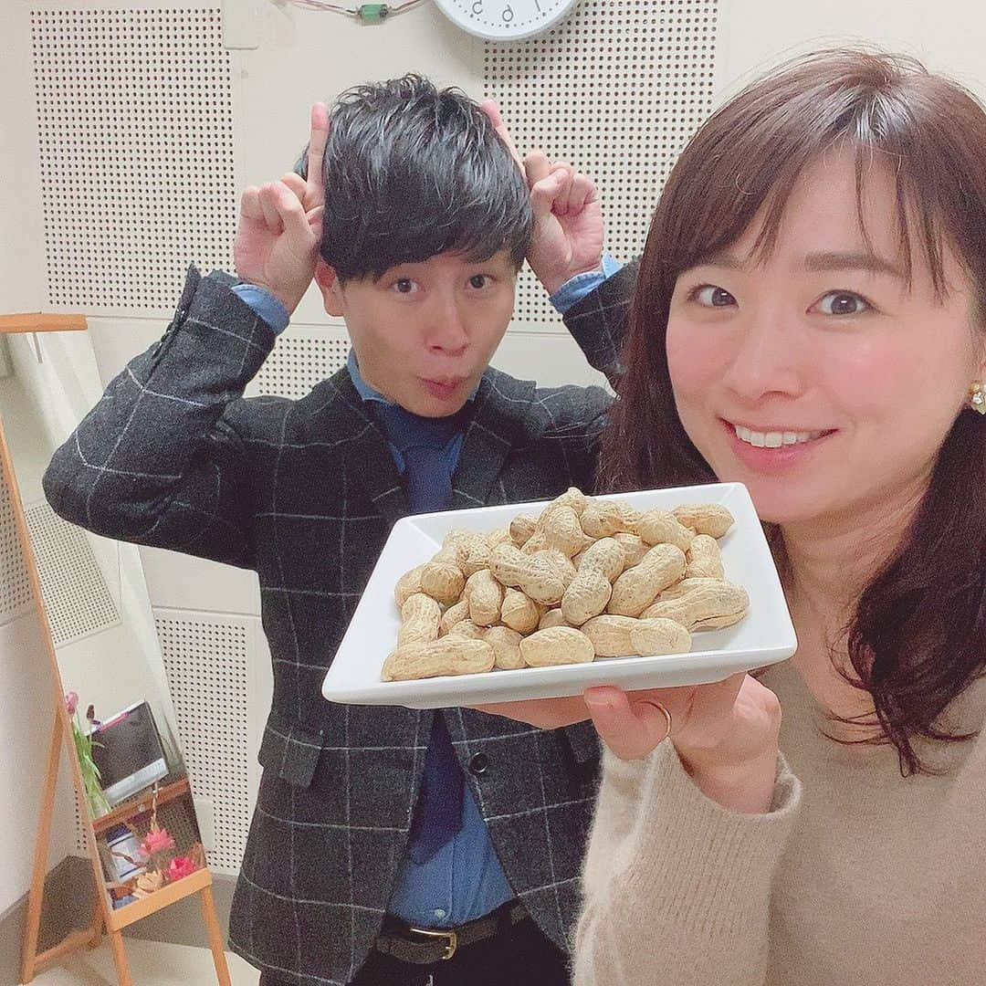 今井美穂さんのインスタグラム写真 - (今井美穂Instagram)「今年は３種類の恵方巻き💓﻿ ﻿ 初めて作ったデザート恵方巻き﻿ なかなか美味しかったな😁﻿ ﻿ 息子用のも完食してもらえて嬉しい☺️﻿ ﻿ 保育園では明日豆まきするらしいのですが、﻿ 今日練習で鬼の絵を見せただけで﻿ ギャン泣きだったそう🤣﻿ ﻿ というのを聞いたので﻿ 泣いてしまっては後が大変と﻿ 今夜我が家には鬼は来ませんでした(笑)﻿ ﻿ ﻿ 節分の日はラジオ✨﻿ いつもと違った雰囲気でお送りしました😁﻿ ブログも更新したので﻿ 良かったらご覧ください😆﻿ ﻿ #ブログ更新しました﻿ #インスタトップのリンクから﻿ #節分﻿ #2021年2月2日﻿ #手作り恵方巻き﻿ #赤ちゃん恵方巻き﻿ #デザート恵方巻き﻿ #1歳11ヶ月﻿」2月2日 21時12分 - imaimiho1209