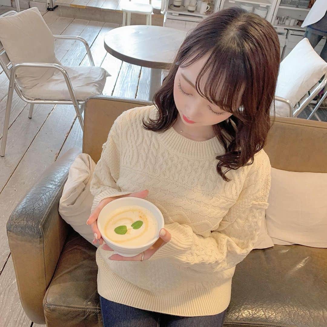 KANAKAさんのインスタグラム写真 - (KANAKAInstagram)「あいさちゃんとお出かけ❤︎  @as.meee.official さんのワンピースとニットのセット着ました💭  このドットのワンピースめっちゃウエスト細く見える！✨ 肩もふわっとしてるから華奢に見える最高🤲🏼  ニットはワンピースの上に着てももちろんかわいいけどデニムと合わせてもめっちゃかわいい☺️  着回し力抜群すぎる✊🏼✨  白いカフェ可愛かった〜！ホットキャラメルミルクぜひ飲んで欲しい、、美味しかった🥺💗  #asmeee #アズミー #韓国ファッション #pr #ワンピース #ニット #chanel  #シャネル #シャネルバッグ  #drmartens #大阪 #大阪カフェ #福島カフェ #関西カフェ #淡色カフェ #fouet #canikafe #canikafe_osaka」2月2日 21時14分 - canika_1111