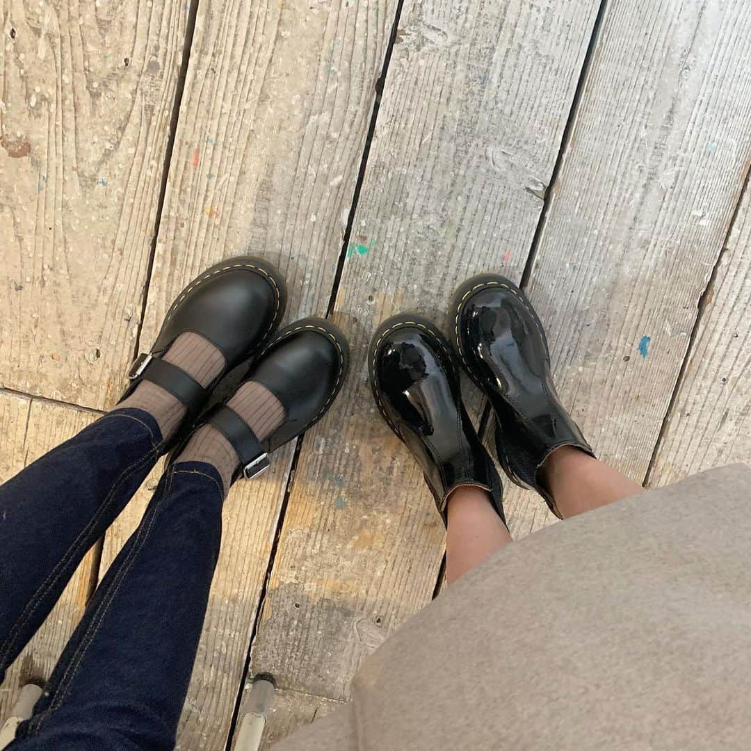 KANAKAさんのインスタグラム写真 - (KANAKAInstagram)「あいさちゃんとお出かけ❤︎  @as.meee.official さんのワンピースとニットのセット着ました💭  このドットのワンピースめっちゃウエスト細く見える！✨ 肩もふわっとしてるから華奢に見える最高🤲🏼  ニットはワンピースの上に着てももちろんかわいいけどデニムと合わせてもめっちゃかわいい☺️  着回し力抜群すぎる✊🏼✨  白いカフェ可愛かった〜！ホットキャラメルミルクぜひ飲んで欲しい、、美味しかった🥺💗  #asmeee #アズミー #韓国ファッション #pr #ワンピース #ニット #chanel  #シャネル #シャネルバッグ  #drmartens #大阪 #大阪カフェ #福島カフェ #関西カフェ #淡色カフェ #fouet #canikafe #canikafe_osaka」2月2日 21時14分 - canika_1111