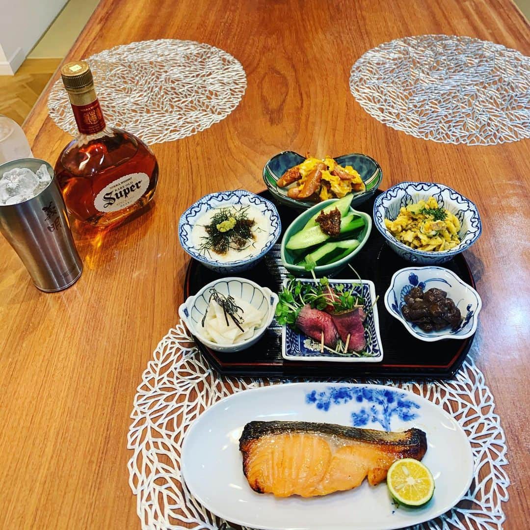のインスタグラム：「ラジオ生放送終わり即晩酌スタート！ 早よ寝よ！」