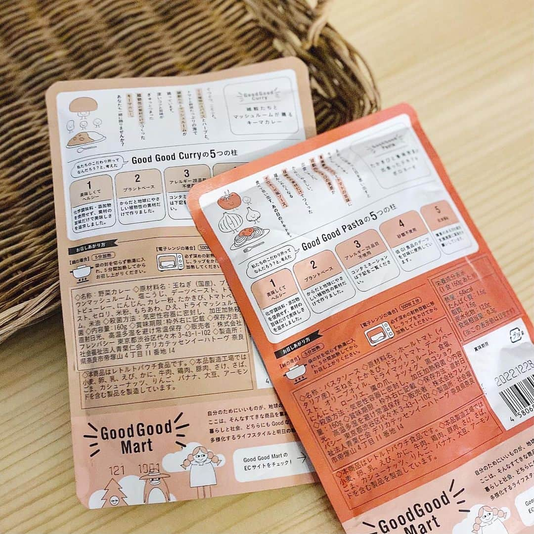 布川桃花さんのインスタグラム写真 - (布川桃花Instagram)「プラントベースの食品を扱う Good Good Martのオリジナルブランド "Good Goodシリーズ"からの新商品🌿  完全植物性、アレルギー28品目不使用、 化学調味料不使用のレトルトカレーと パスタソースを頂きました💓  ✔︎Good Good Curry 雑穀たちとマッシュルームが踊るキーマカレー  16種類のスパイス&ハーブとトマト、野菜たっぷりの 深いコクと旨味が味わえる、植物性の素材だけでつくった キーマカレー。美味しかったからリピート確定☝🏻  ✔︎Good Good Pasta たかきびと香味野菜が出会ったどきどきボロネーゼ  玉ねぎやセロリなどのじっくり炒めた香味野菜とトマト、 マッシュルームを一緒に煮込んだ 甘口なボロネーゼ風ソース。お子様にも👌🏻 ボロネーゼらしいお肉の食感はたかきびで表現されていて コクや旨味もヴィーガンとは思えない美味しさ！  どちらも砂糖不使用でGI値の低いデーツで 甘味を付けているので自然な甘さが感じられます❤︎  レンジや湯煎で温めるだけで簡単に作れて 身体にも優しいなんて最高✨  @good.good.mart には他にもいろいろな セレクトされたヴィーガン食品やコスメ、 ライフスタイル雑貨があって 私も大好きなオンラインサイトです🧡  おやつなどもここで買ってるよ☺️  #vegewel #goodgoodmart #momoka_beauty」2月2日 21時16分 - momoka_fukawa