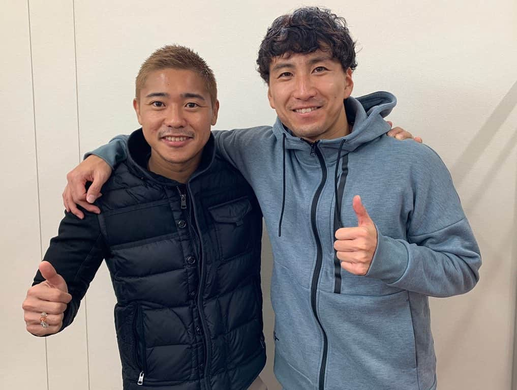 武岡優斗さんのインスタグラム写真 - (武岡優斗Instagram)「久しぶりに。  村田の和哉と会いました^ ^ 話し過ぎて、時間が経つのが早過ぎました笑  あーだーこーだ。。。と笑  お互い高校生達と日々トレーニングに励んでる身…笑 若い奴らにゃまだまだ負けられませんね笑  何かと話しの合う男。 村田和哉。  こうして1年でしたが チームメイトになれた縁。  大切にしないとね^ ^  お互い頑張ろうね！！  ただ… お喋りな2人が揃うとダメね笑 時間が相当必要になる笑  #村田和哉 #武岡優斗 #まだまだこれからよ #お互い頑張ろうね #現場からは以上です🙏」2月2日 21時26分 - yuto_takeoka17